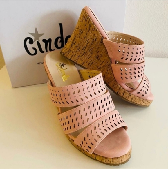 Cinderella of Boston Wedges Size 5 - Picture 2 of 2